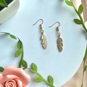 NWT Gold Feather Earrings Stylish Feathers Golden Jewelry